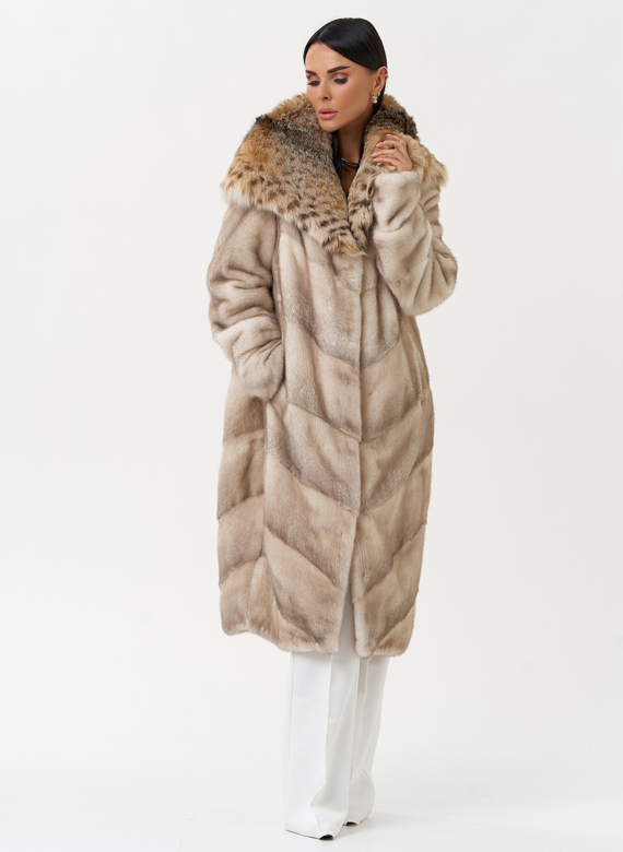 Женская шуба из меха норки с капюшоном из меха рыси