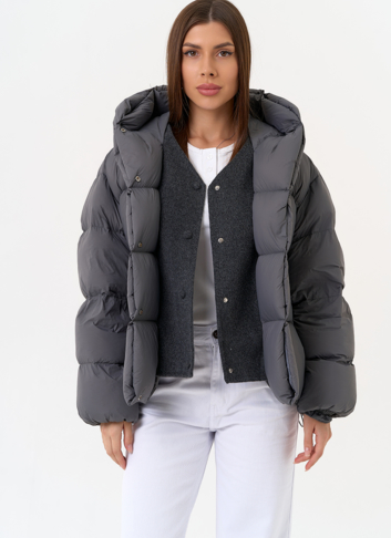 Короткий пуховик с трикотажной манишкой