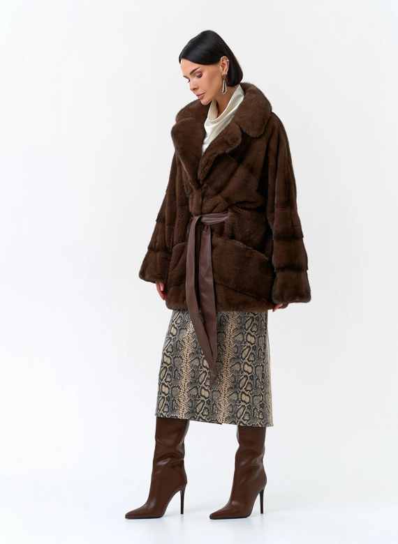 Шуба из меха норки с английским воротником