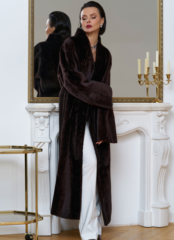 Двухсторонняя женская дубленка с декоративным поясом