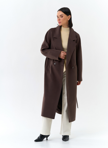 Женское пальто с английским воротником