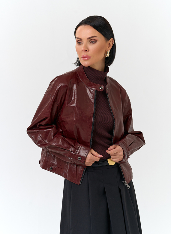 Куртка из натуральной кожи бордового цвета