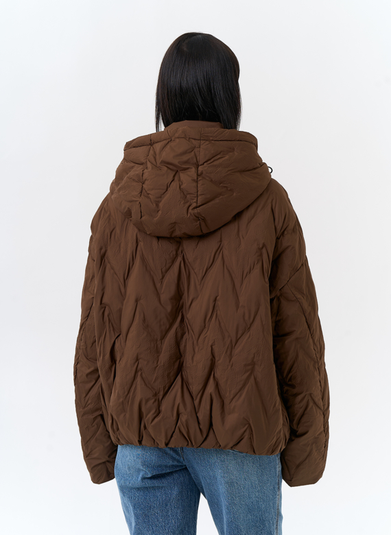 Женская куртка с капюшоном в коричневом цвете