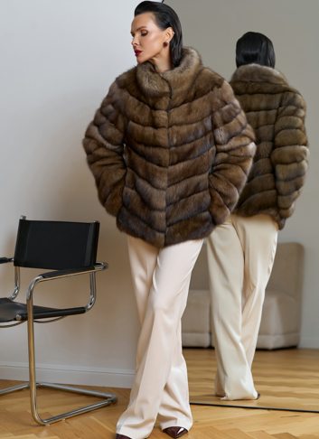 Женская шуба из соболя с воротником стойкой