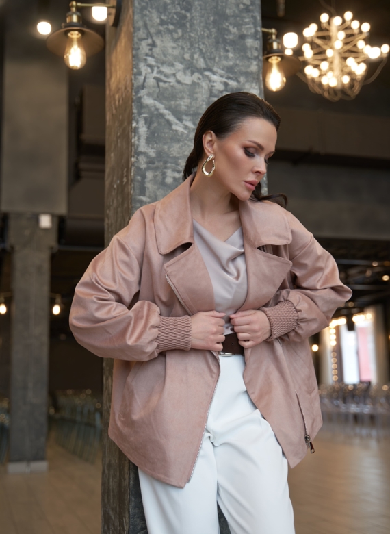 Женская куртка из эко замши с поясом