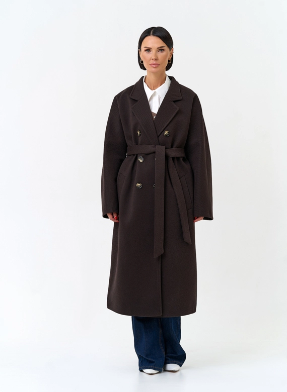 Женское пальто с английским воротником