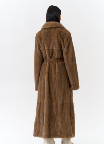 Длинная шуба из меха норки с английским воротником