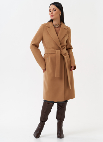 Женское пальто с английским воротником