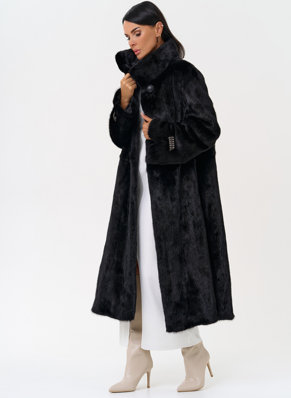 Длинная шуба с воротником стойкой