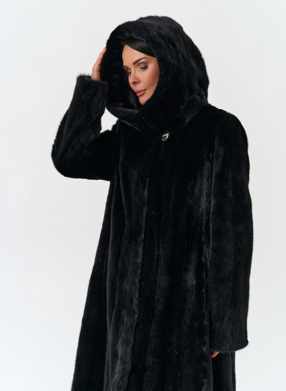 Шуба из меха норки с капюшоном