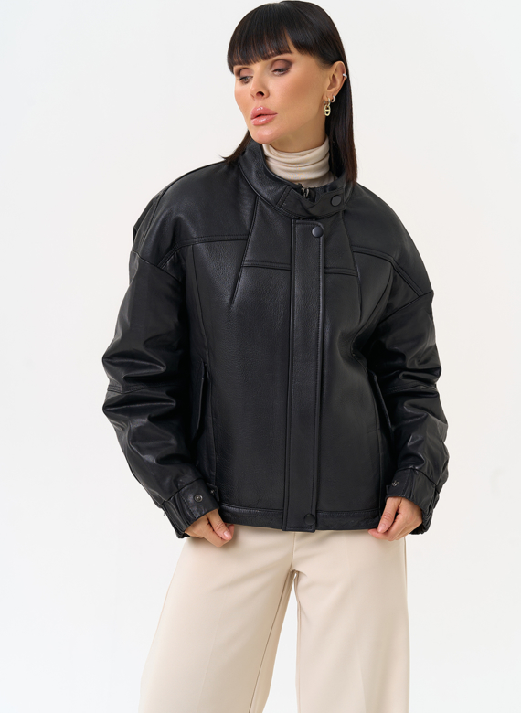 Женский пуховик из натуральной кожи черного цвета