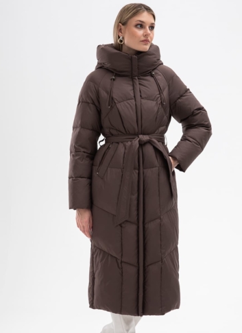 Женский пуховик с капюшоном и поясом