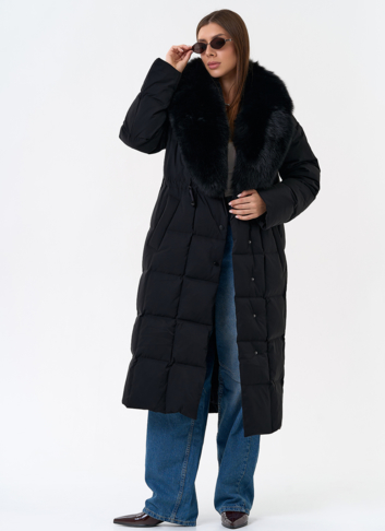 Женский пуховик с воротником из меха песца в черном цвете