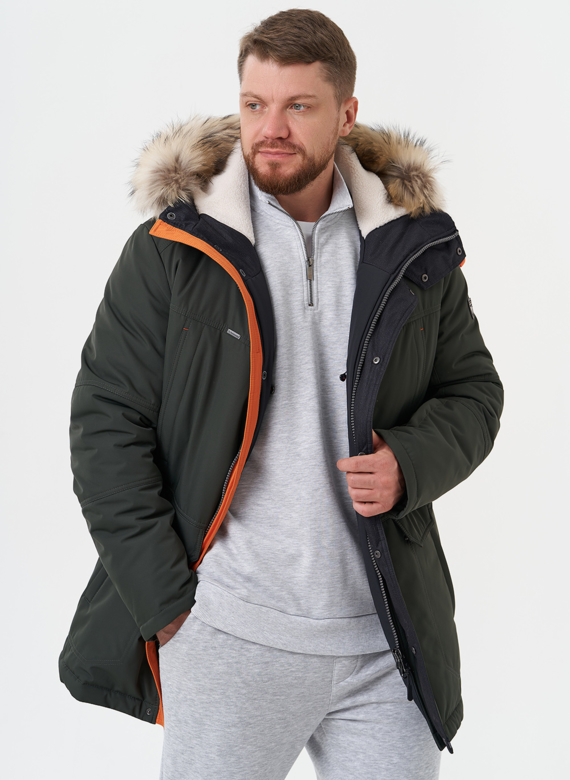 Пуховик с отделкой из меха енота