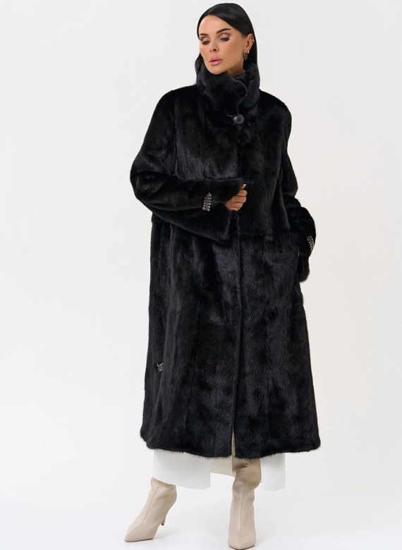 Длинная шуба с воротником стойкой