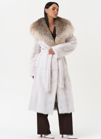 Женская шуба из меха норки с капюшоном из меха рыси