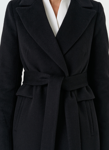 Женское пальто с поясом