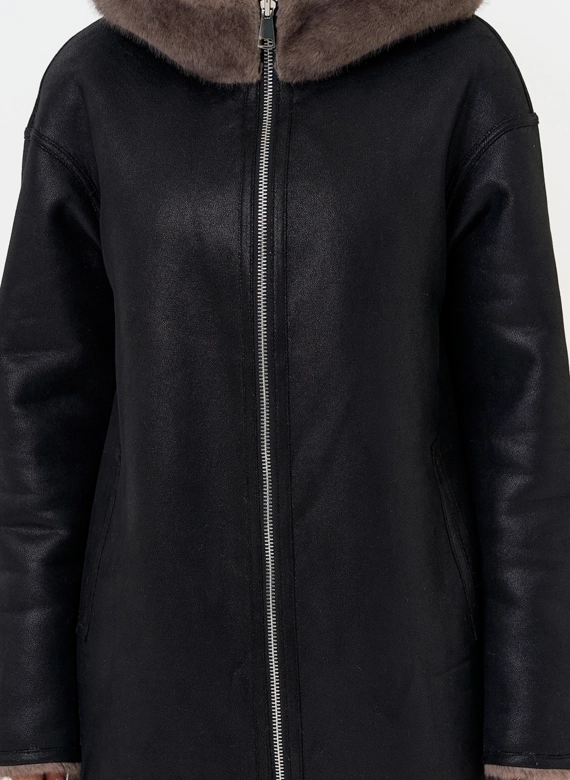 Женская двухсторонняя дубленка из эко замши с капюшоном