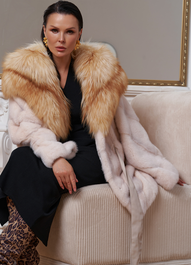 Женская норковая шуба с капюшоном из меха лисы модель № 29392 универмаг малина