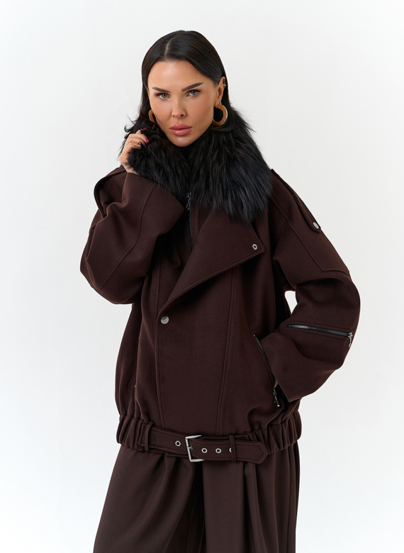 Женское укороченное пальто с отделкой из меха лисы