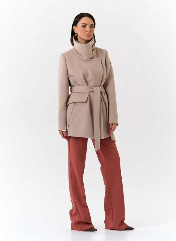 Женское укороченное пальто с воротником стойкой