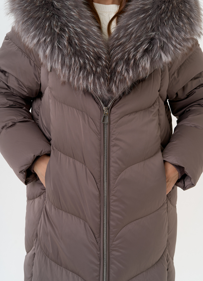 Женский пуховик с отделкой из меха лисы модель № 31695 универмаг малина