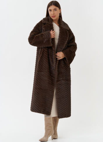 Пальто из эко меха с английским воротником