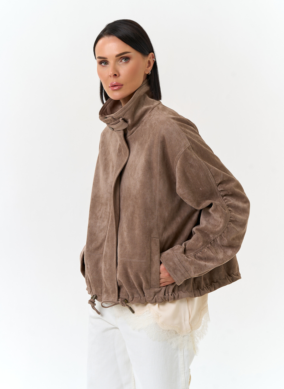 Женская куртка из эко замши с воротником стойкой