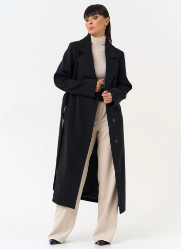 Женское пальто черного цвета с поясом