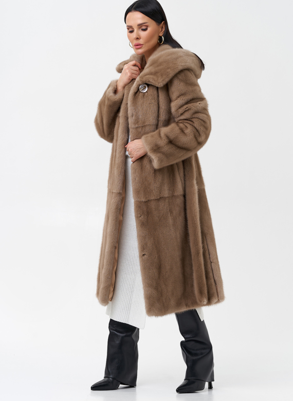 Длинная шуба с капюшоном 