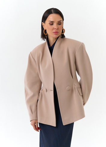 Женское укороченное пальто с акцентными рукавами