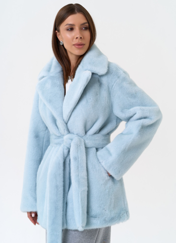 Женская шуба из эко меха в голубом цвете