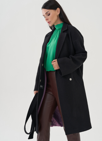 Женское пальто с английским воротником черного цвета 