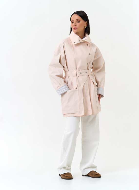 Женский светлый плащ с поясом