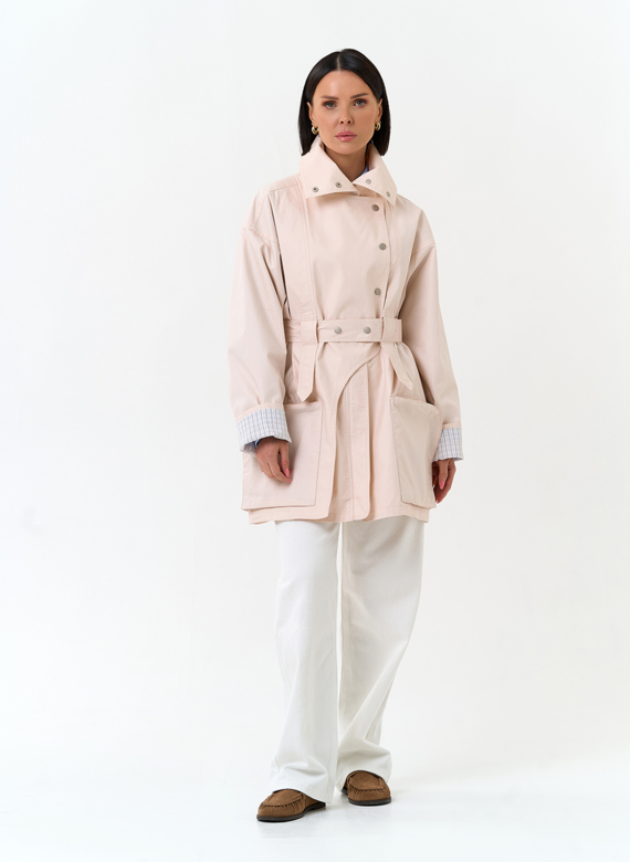 Женский светлый плащ с поясом