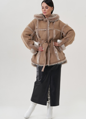 Женская дубленка с капюшоном