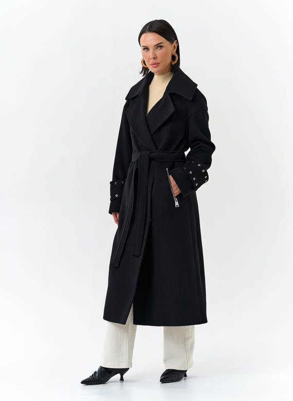 Женское пальто черного цвета