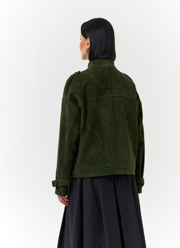 Женская куртка из натуральной замши зеленого цвета