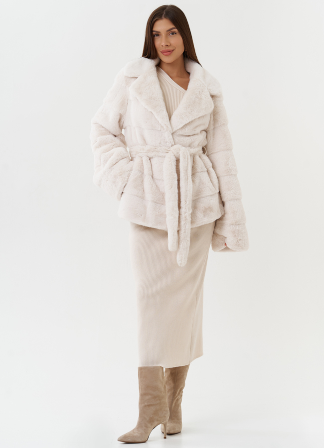 фото Короткая шуба из эко меха с английским воротником модель № 27712