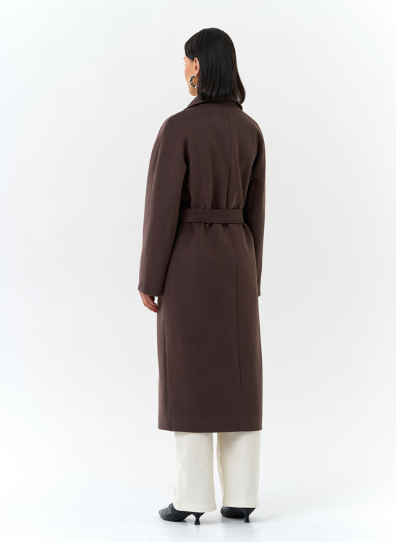 Женское пальто с английским воротником