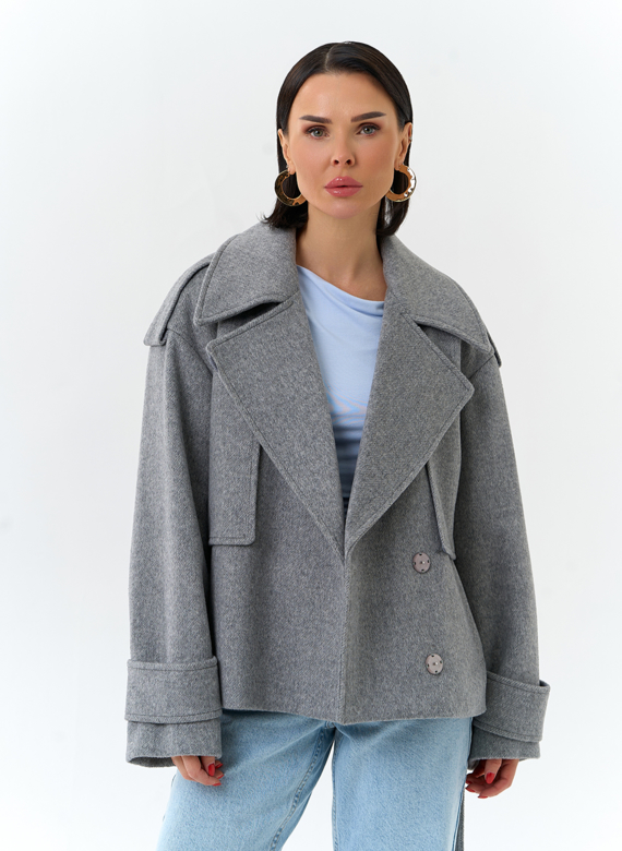 Женское укороченное пальто с английским воротником