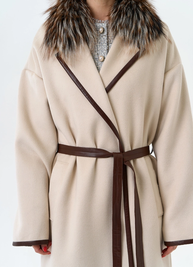 Женское длинное пальто с отделкой из меха лисы модель № 32650 универмаг малина