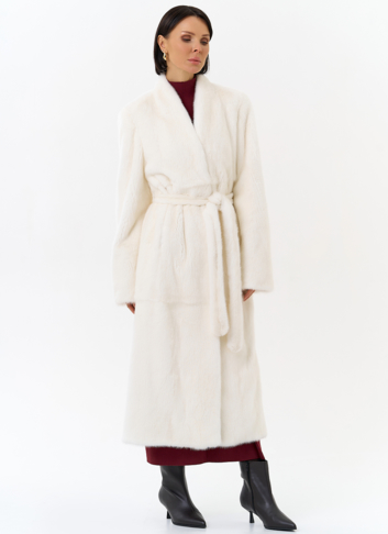 Белая шуба из меха норки с поясом