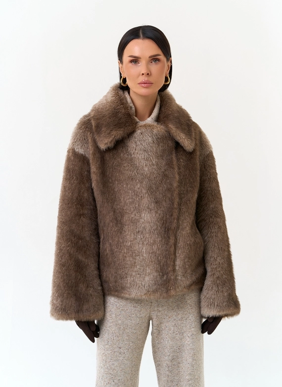 Женская куртка из эко меха фото