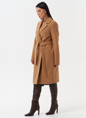 Женское пальто с английским воротником