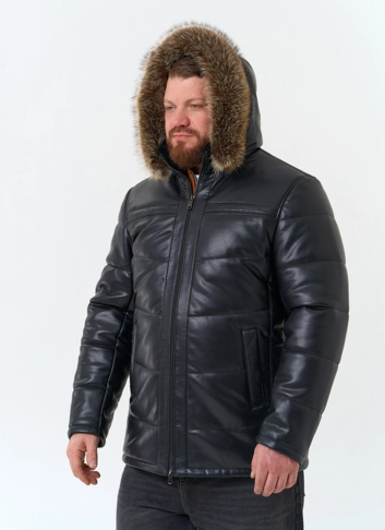 Мужской пуховик из эко кожи с мехом енота на капюшоне фото