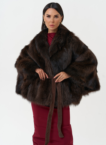 Женская шуба из меха канадского енота