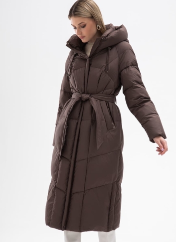 Женский пуховик с капюшоном и поясом