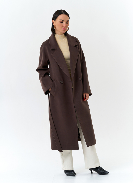 Женское пальто с английским воротником