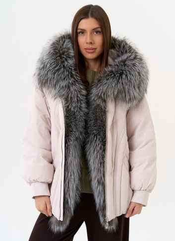 Женский пуховик с отделкой из меха чернобурки